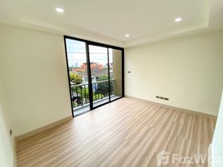Reihenhaus zum Kauf und zur Miete mit 3 Zimmer in Phra Khanong, Bangkok