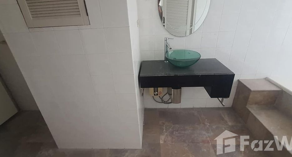 For sale 2 bedrooms condo in Khlong Toei, Bangkok