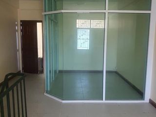 Casa adosada en venta y en alquiler de 2 habitaciones en Si Racha, Chonburi