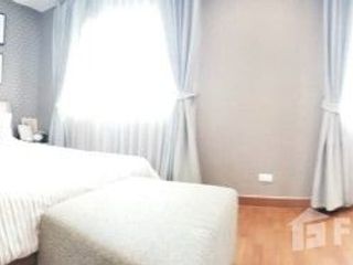 À vendre 3 chambres maison de ville à Si Racha, Chonburi