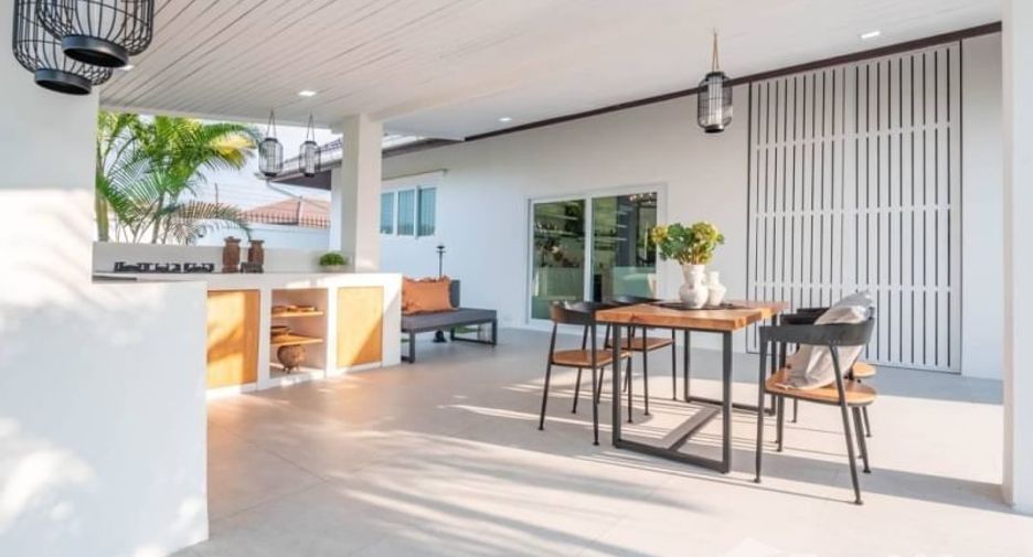 For sale 4 bedrooms house in Bang Lamung, Chonburi