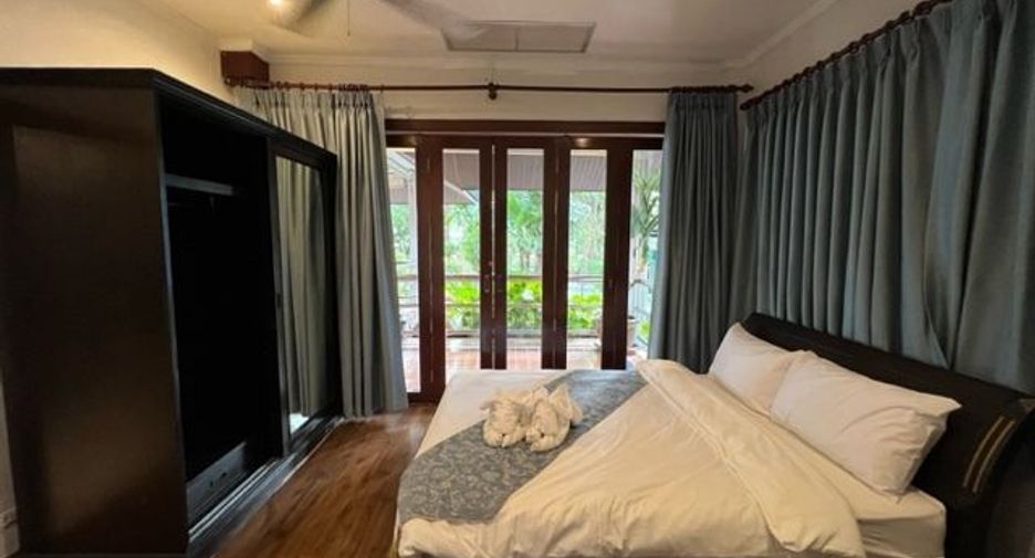 À louer 12 chambres villa à Mueang Phuket, Phuket