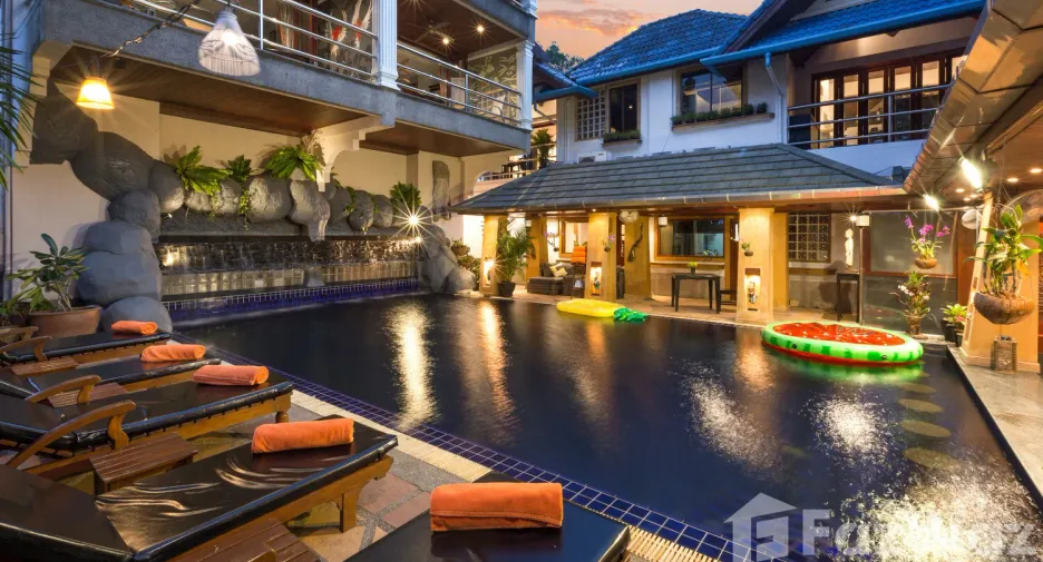 À louer 12 chambres villa à Mueang Phuket, Phuket