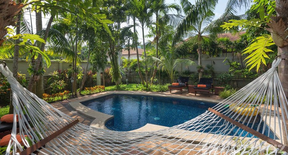 À louer 12 chambres villa à Mueang Phuket, Phuket