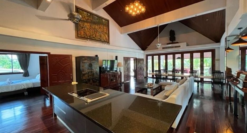 À louer 12 chambres villa à Mueang Phuket, Phuket
