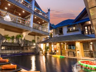 À louer 12 chambres villa à Mueang Phuket, Phuket