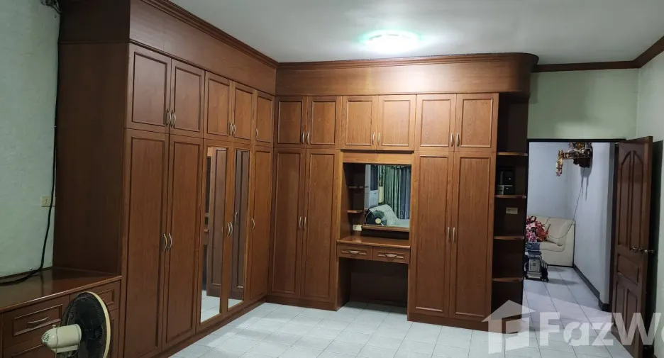 Reihenhaus zum Kauf mit 2 Zimmer in Thoen, Lampang