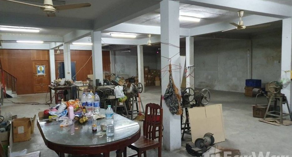 Reihenhaus zum Kauf mit 4 Zimmer in Bang Kho Laem, Bangkok