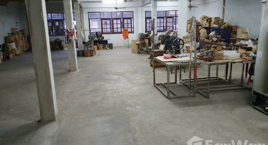 Reihenhaus zum Kauf mit 4 Zimmer in Bang Kho Laem, Bangkok