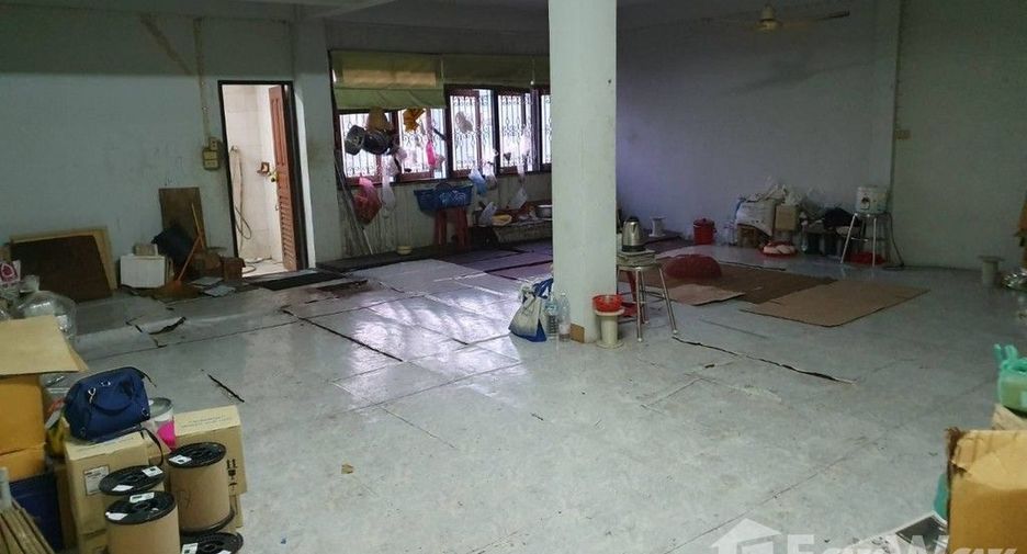 Reihenhaus zum Kauf mit 4 Zimmer in Bang Kho Laem, Bangkok