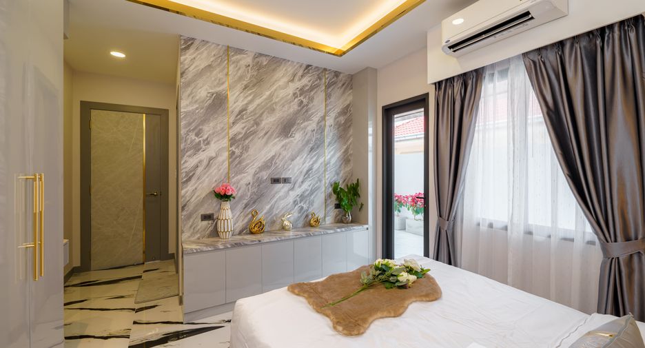 For sale 5 bedrooms villa in Bang Lamung, Chonburi