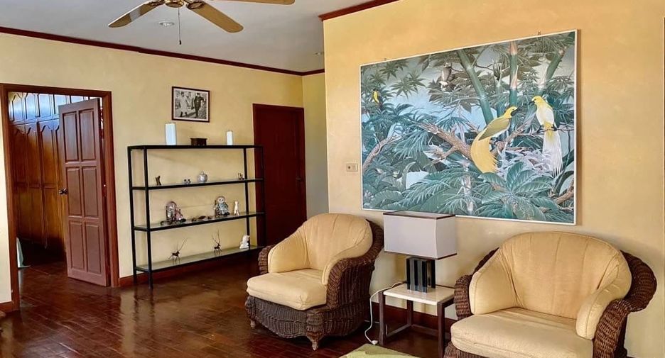 Villa en alquiler de 3 habitaciones en Bang Lamung, Chonburi