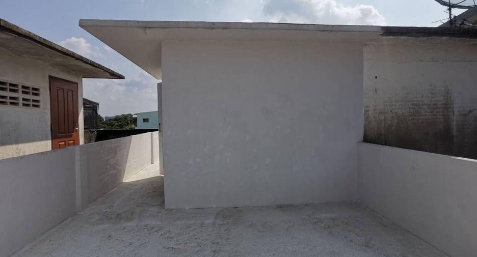 Casa adosada en venta de 4 habitaciones en Phasi Charoen, Bangkok