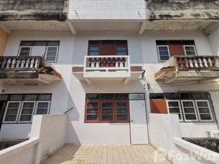 À vendre 4 chambres maison de ville à Phasi Charoen, Bangkok