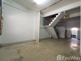 À vendre 4 chambres maison de ville à Phasi Charoen, Bangkok