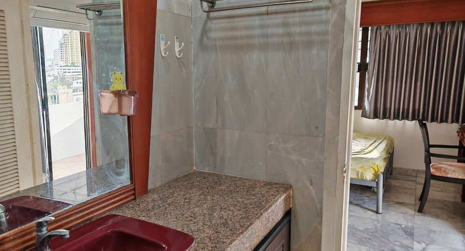 For sale 2 bedrooms condo in Phaya Thai, Bangkok