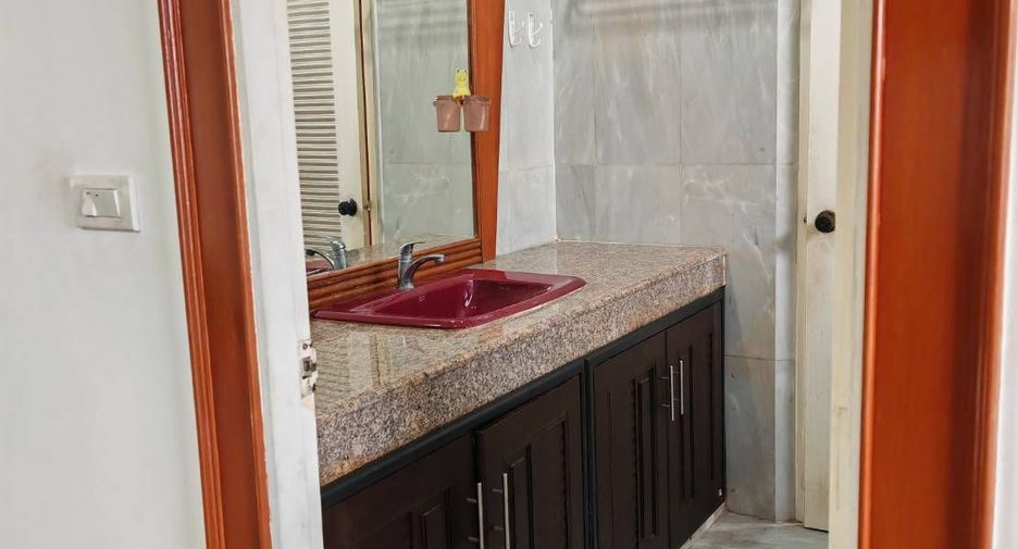 For sale 2 bedrooms condo in Phaya Thai, Bangkok