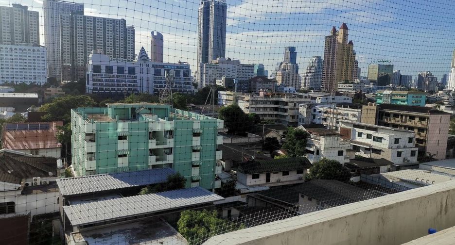 For sale 2 bedrooms condo in Phaya Thai, Bangkok