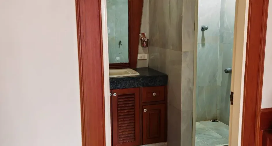 For sale 2 bedrooms condo in Phaya Thai, Bangkok
