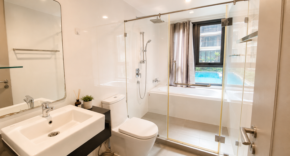 For sale 2 bedrooms condo in Khlong Toei, Bangkok
