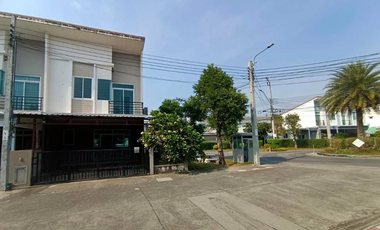 À vendre et à louer 4 chambres maison de ville à Thung Khru, Bangkok