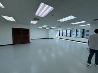 For sale そして for rent office in Watthana, Bangkok