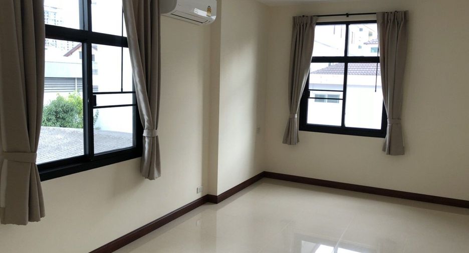 Casa en venta de 4 habitaciones en Bang Na, Bangkok