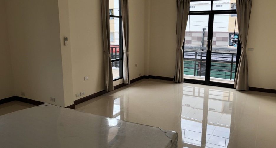 Casa en venta de 4 habitaciones en Bang Na, Bangkok