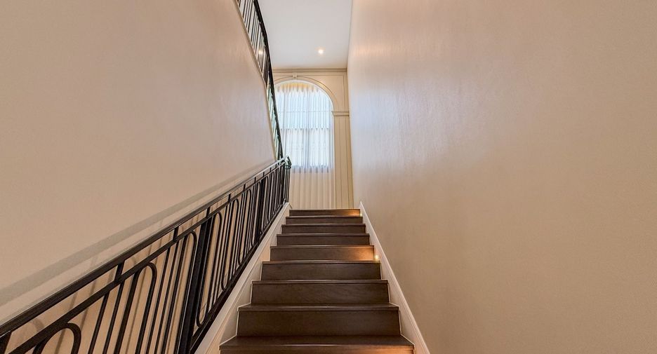 For sale and for rent 4 bedrooms house in Bang Kapi, Bangkok