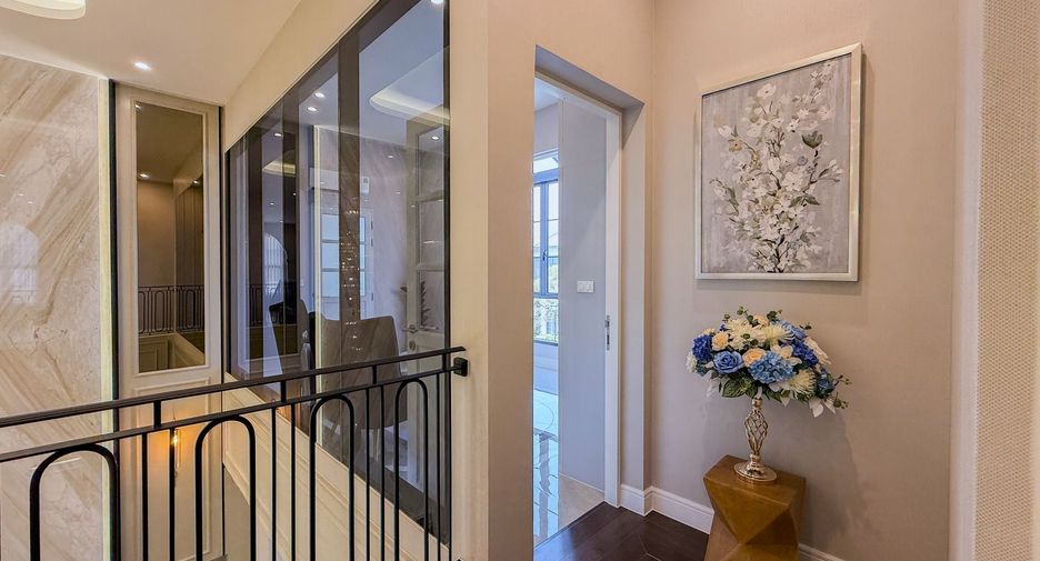 For sale and for rent 4 bedrooms house in Bang Kapi, Bangkok