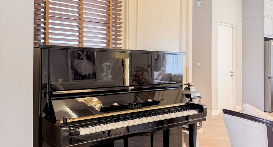 For sale and for rent 4 bedrooms house in Bang Kapi, Bangkok