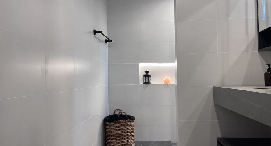 For sale 2 bedrooms condo in Watthana, Bangkok