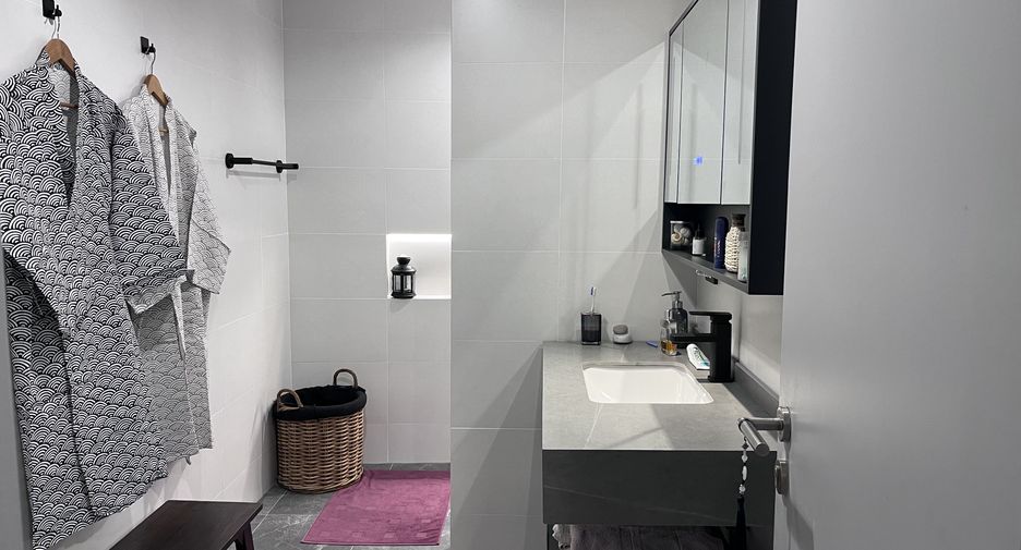 For sale 2 bedrooms condo in Watthana, Bangkok