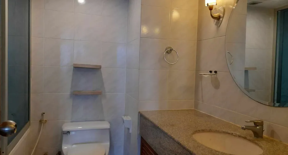 For sale 1 Beds condo in Khlong Toei, Bangkok