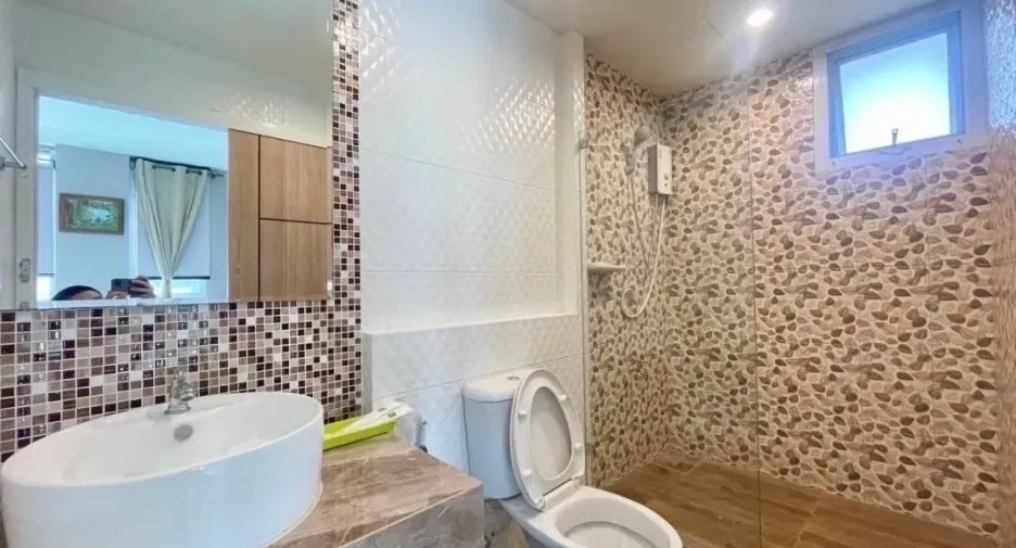 Hotel zum Kauf und zur Miete mit 44 Zimmer in Phra Khanong, Bangkok