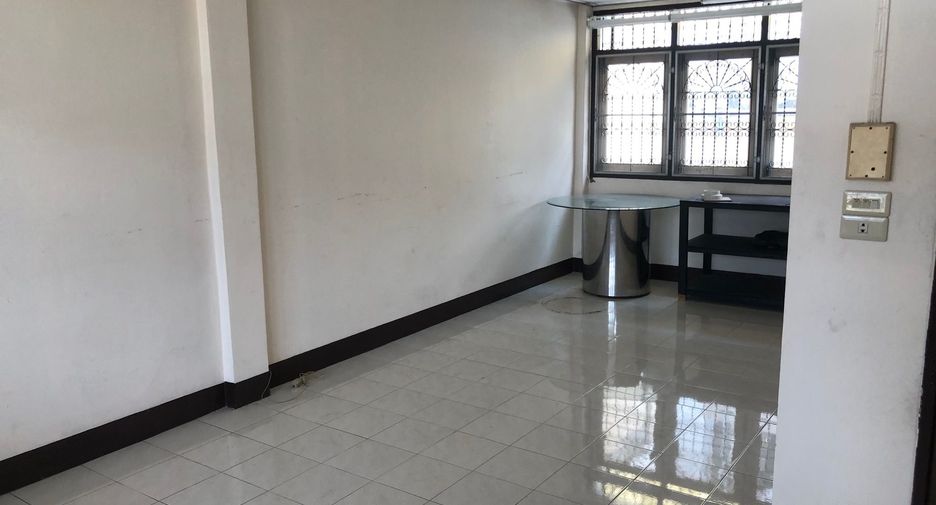 For sale and for rent 2 bedrooms townhouse in Watthana, Bangkok