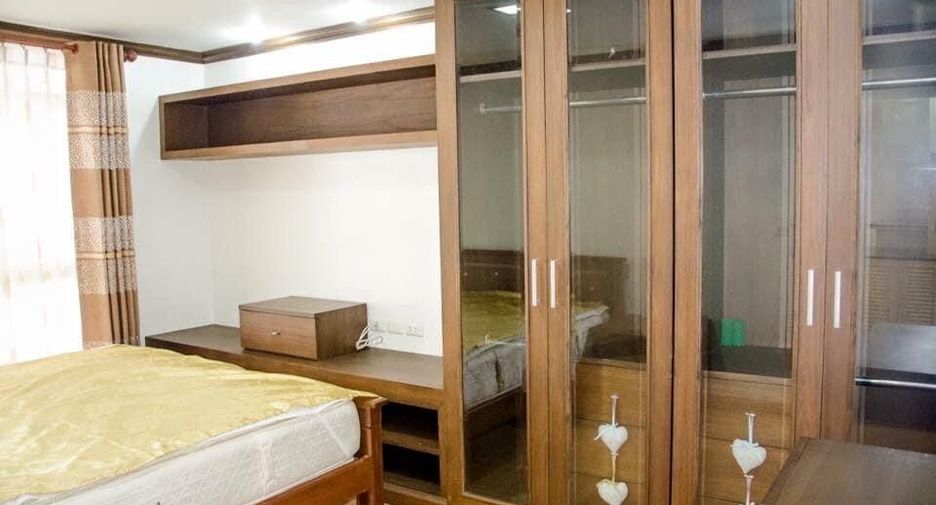 For sale 1 bed condo in Phra Khanong, Bangkok