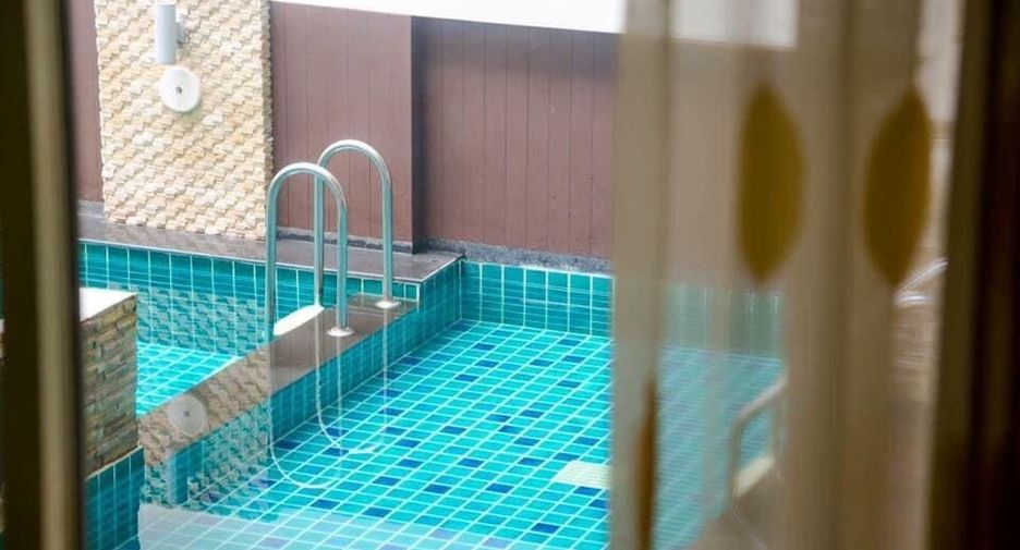 For sale 1 bed condo in Phra Khanong, Bangkok