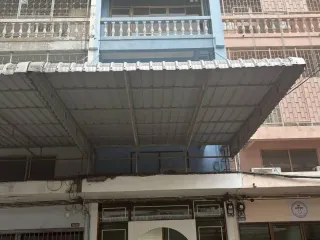 For sale and for rent 4 bedrooms townhouse in Khlong Toei, Bangkok