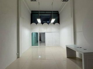 For sale そして for rent 4 ベッドルーム townhouse in Khlong Toei, Bangkok