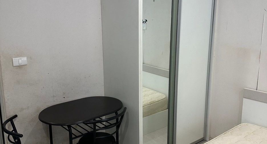 À louer studio condo à Yan Nawa, Bangkok