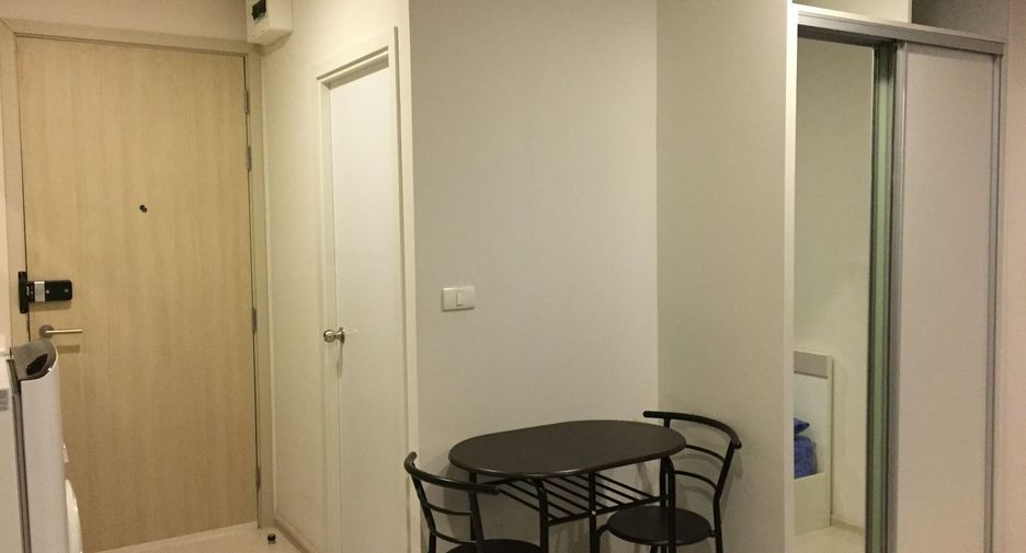 À louer studio condo à Yan Nawa, Bangkok