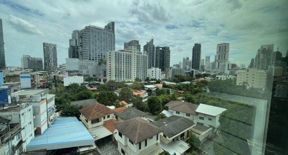 For rent 1 bed condo in Watthana, Bangkok