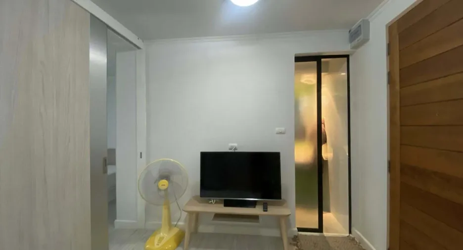 For rent 1 bed condo in Huai Khwang, Bangkok