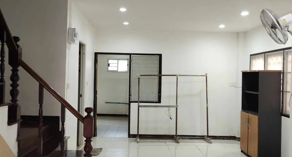 For rent 2 bedrooms townhouse in Lat Krabang, Bangkok