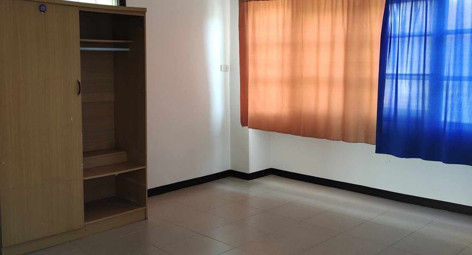 For rent 2 bedrooms townhouse in Lat Krabang, Bangkok