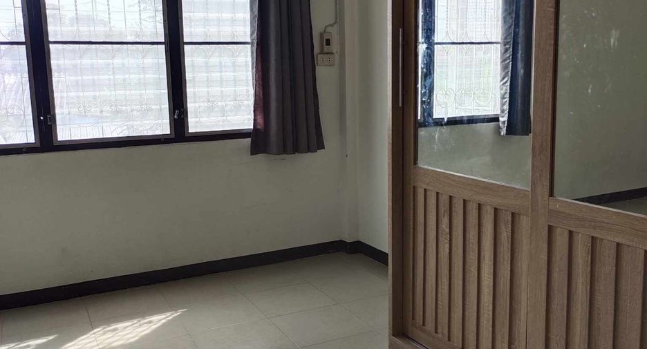For rent 2 bedrooms townhouse in Lat Krabang, Bangkok