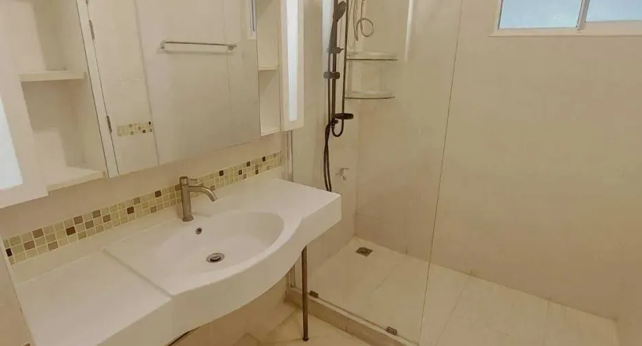 Condo en alquiler de 1 habitaciones en Thon Buri, Bangkok