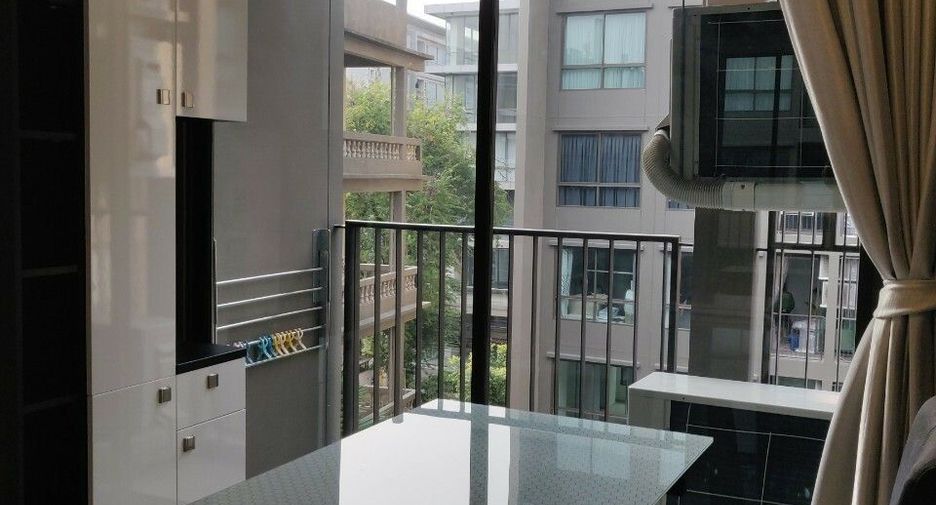 Condo en venta de 2 habitaciones en Phra Khanong, Bangkok