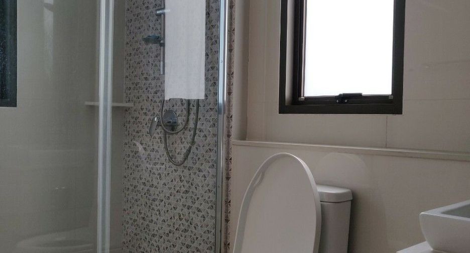 Condo en venta de 2 habitaciones en Phra Khanong, Bangkok